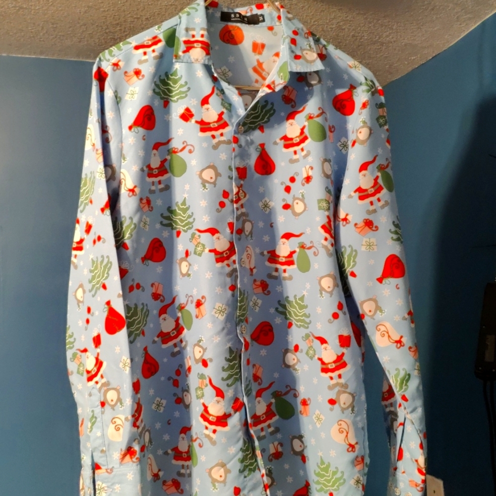Christmas ⛄ men's t long sleeve shirt on good condition men's size medium